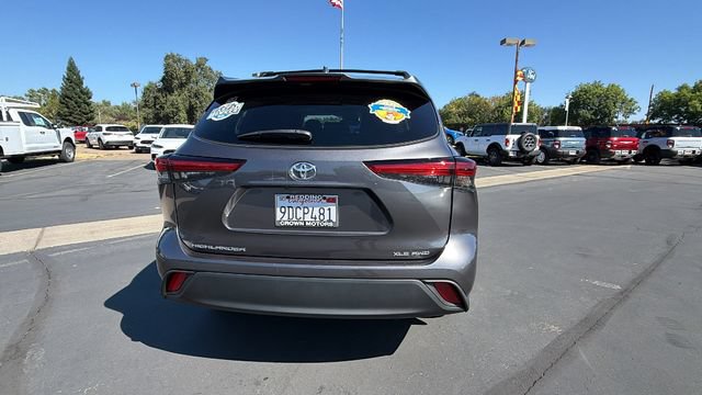 Used 2022 Toyota Highlander XLE AWD/4WD image 5