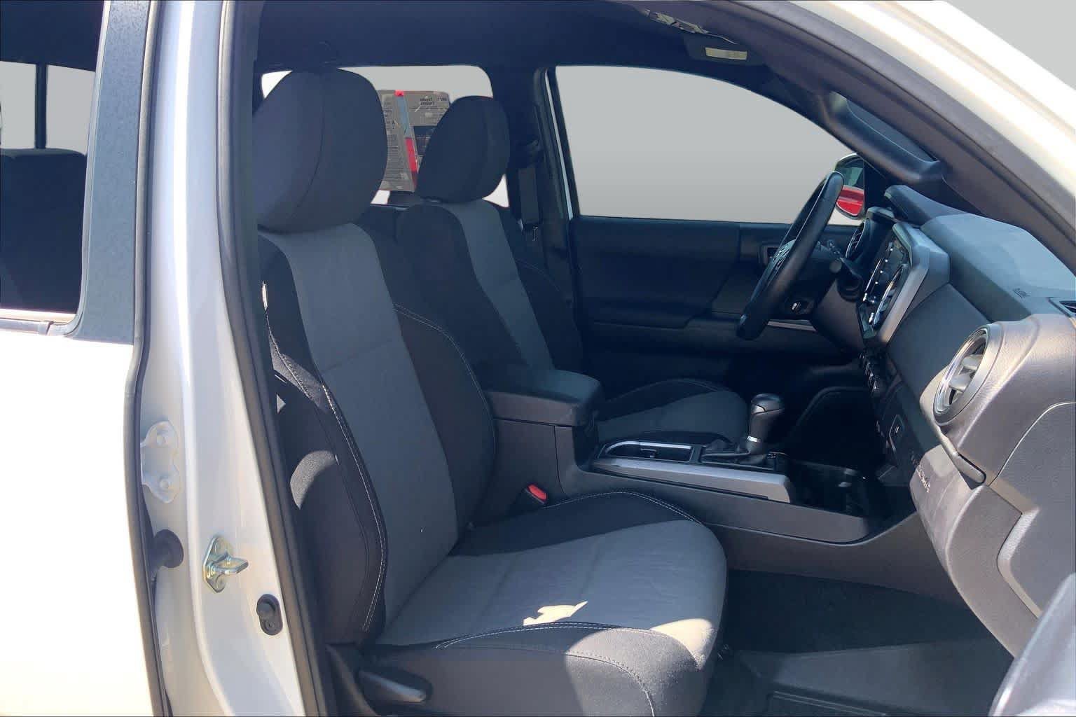 Used 2021 Toyota Tacoma TRD Off-Road w/ Technology Package AWD/4WD image 9