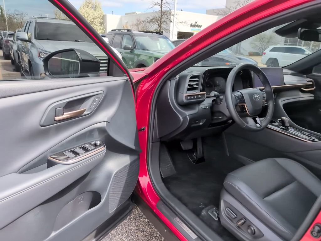 Used 2025 Toyota Crown Signia AWD/4WD image 21