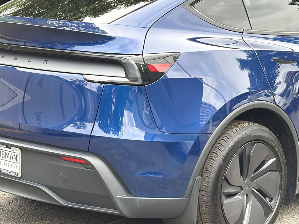 Used 2026 Tesla Model Y 2WD image 7