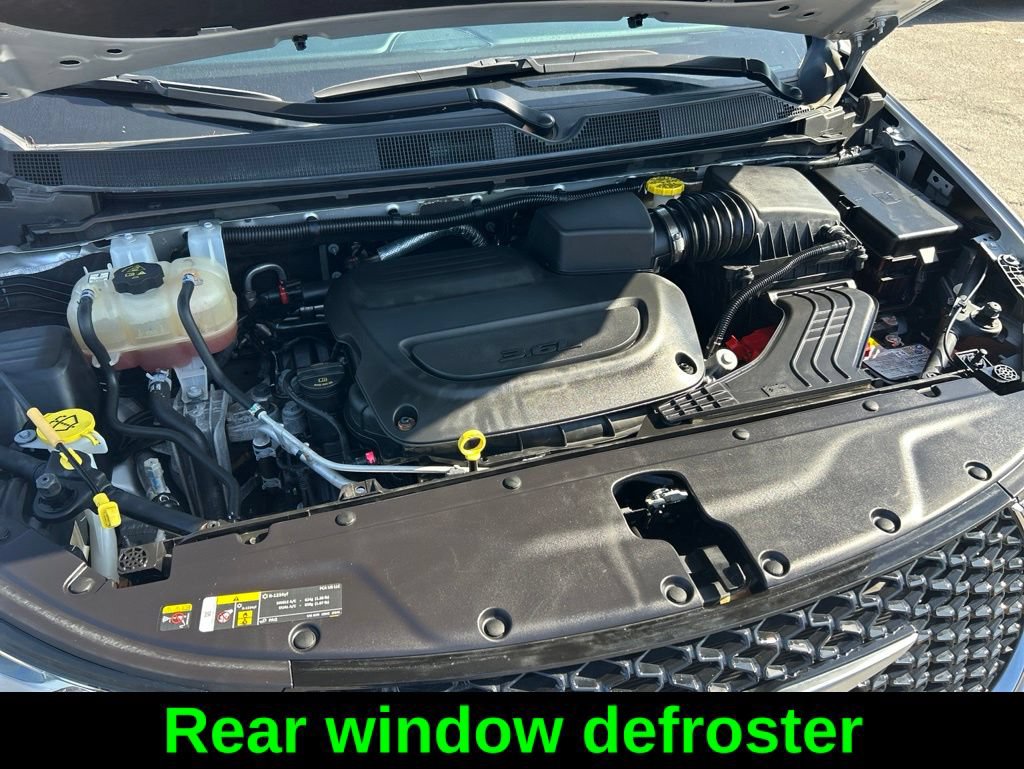 Used 2024 Chrysler Pacifica Touring-L FWD image 17