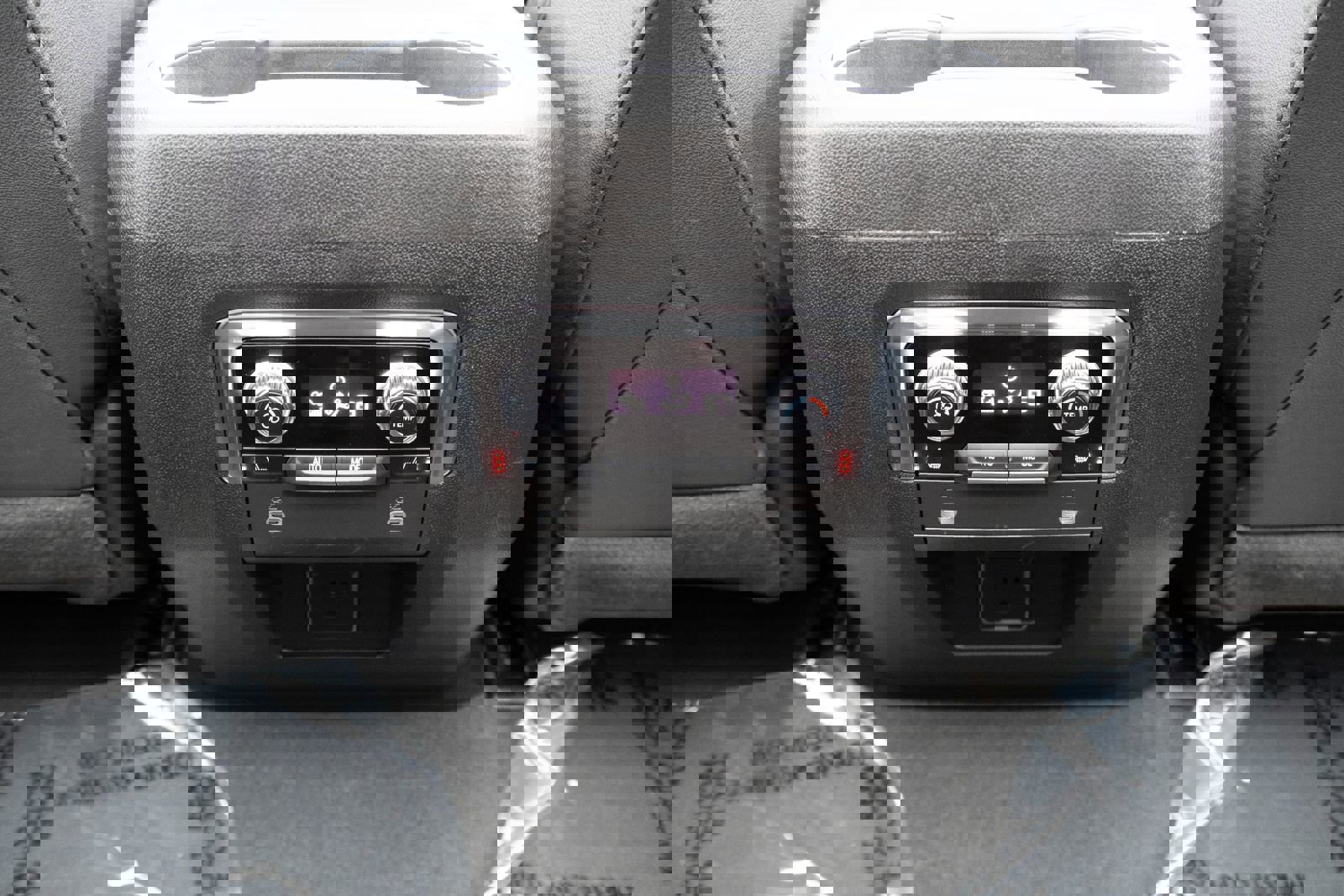 Used 2023 GMC Yukon AT4 w/ AT4 Premium Plus Package image 17