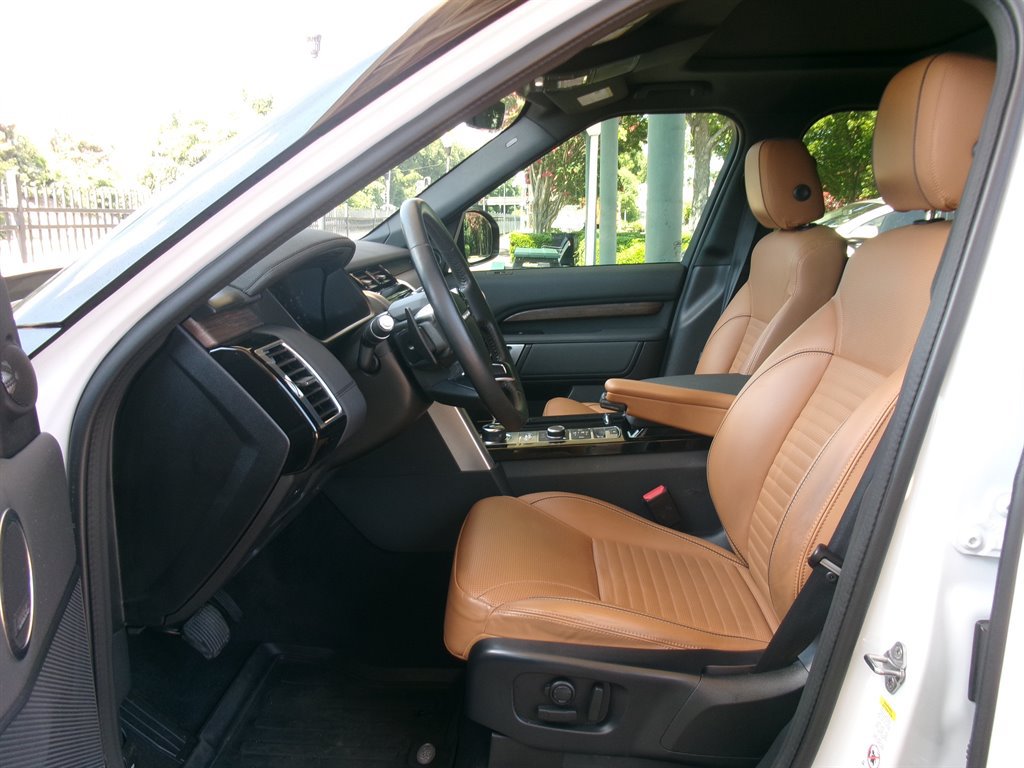 Used 2020 Land Rover Discovery HSE AWD/4WD image 10