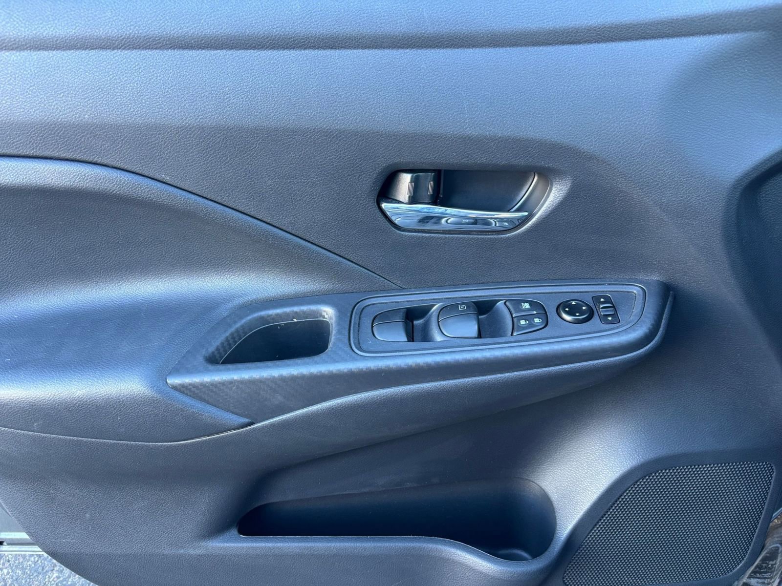 Used 2025 Nissan Versa SV FWD image 18