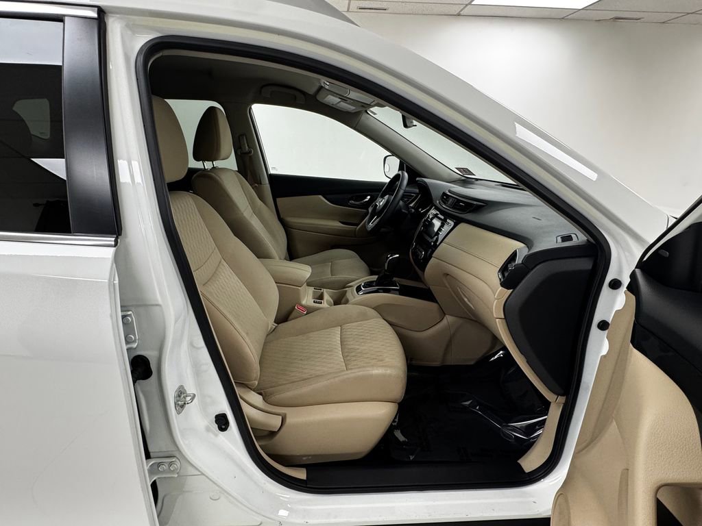 Used 2017 Nissan Rogue SV image 14