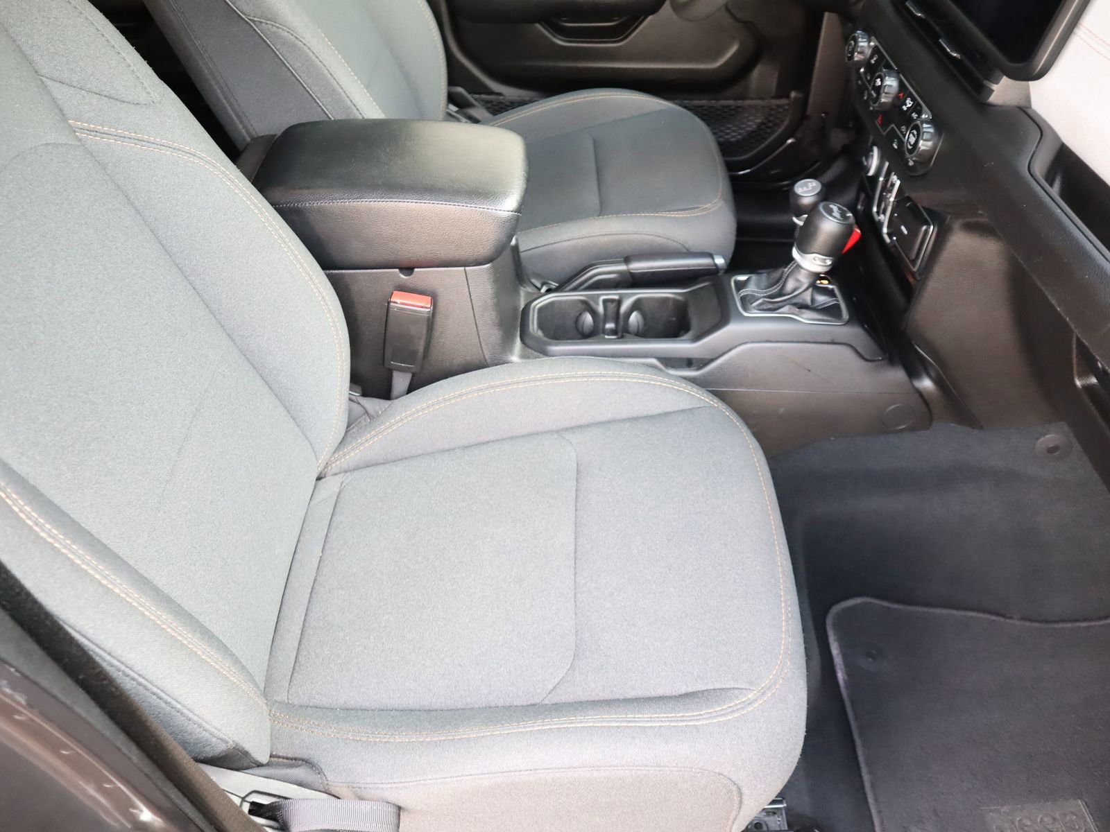 Used 2024 Jeep Wrangler Sport S image 59