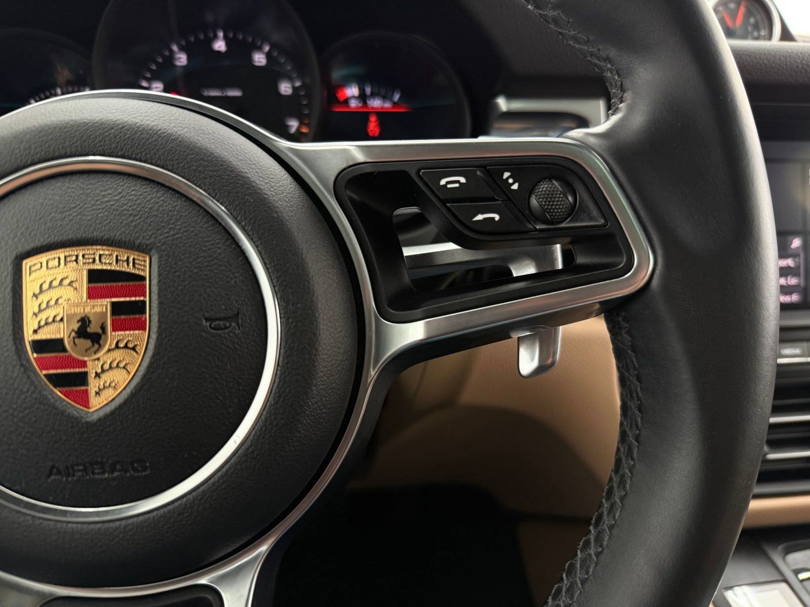 Used 2019 Porsche Macan AWD/4WD image 31