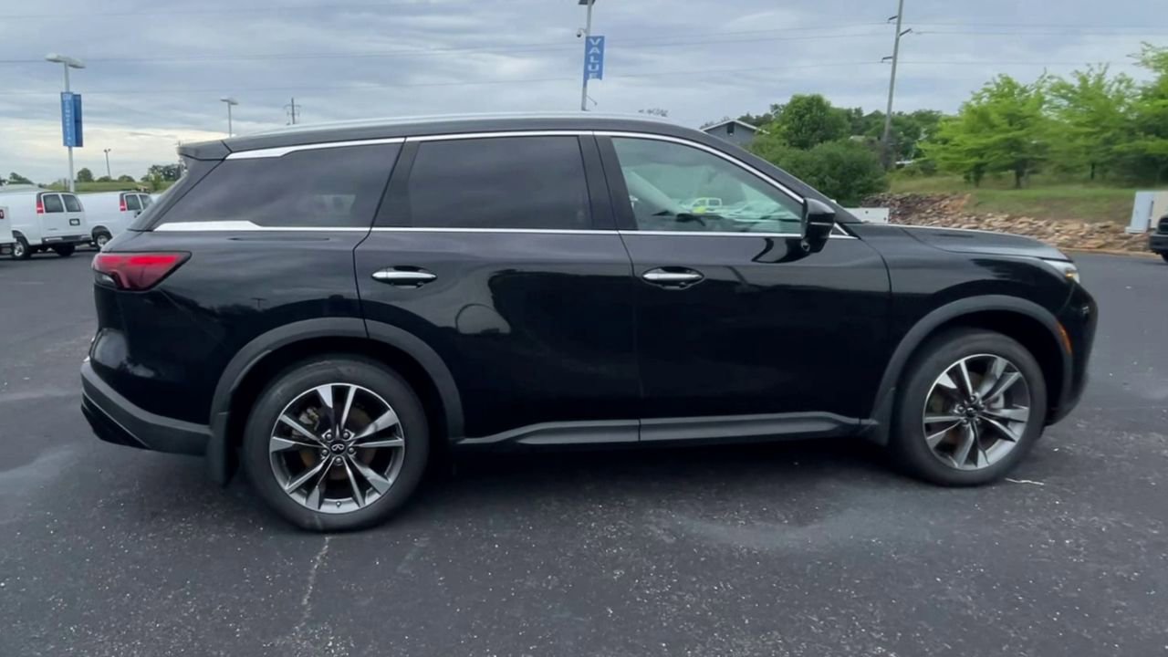 Used 2023 INFINITI QX60 Luxe w/ Cargo Package FWD image 9