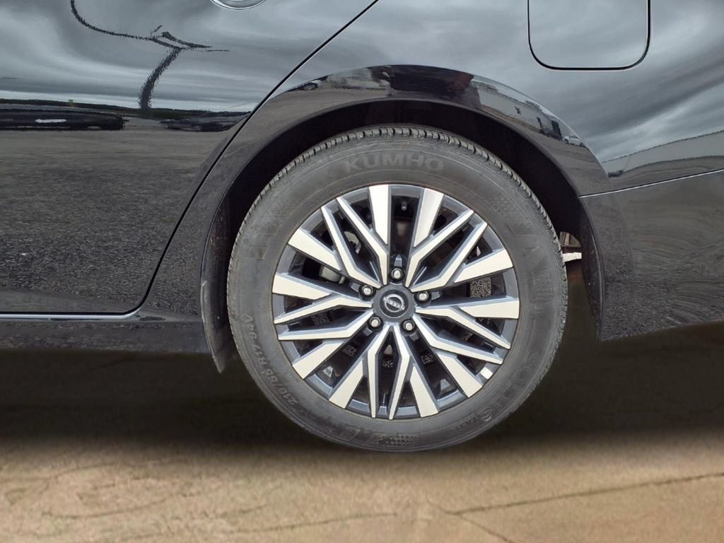 Used 2025 Nissan Altima 2.5 SV FWD image 25
