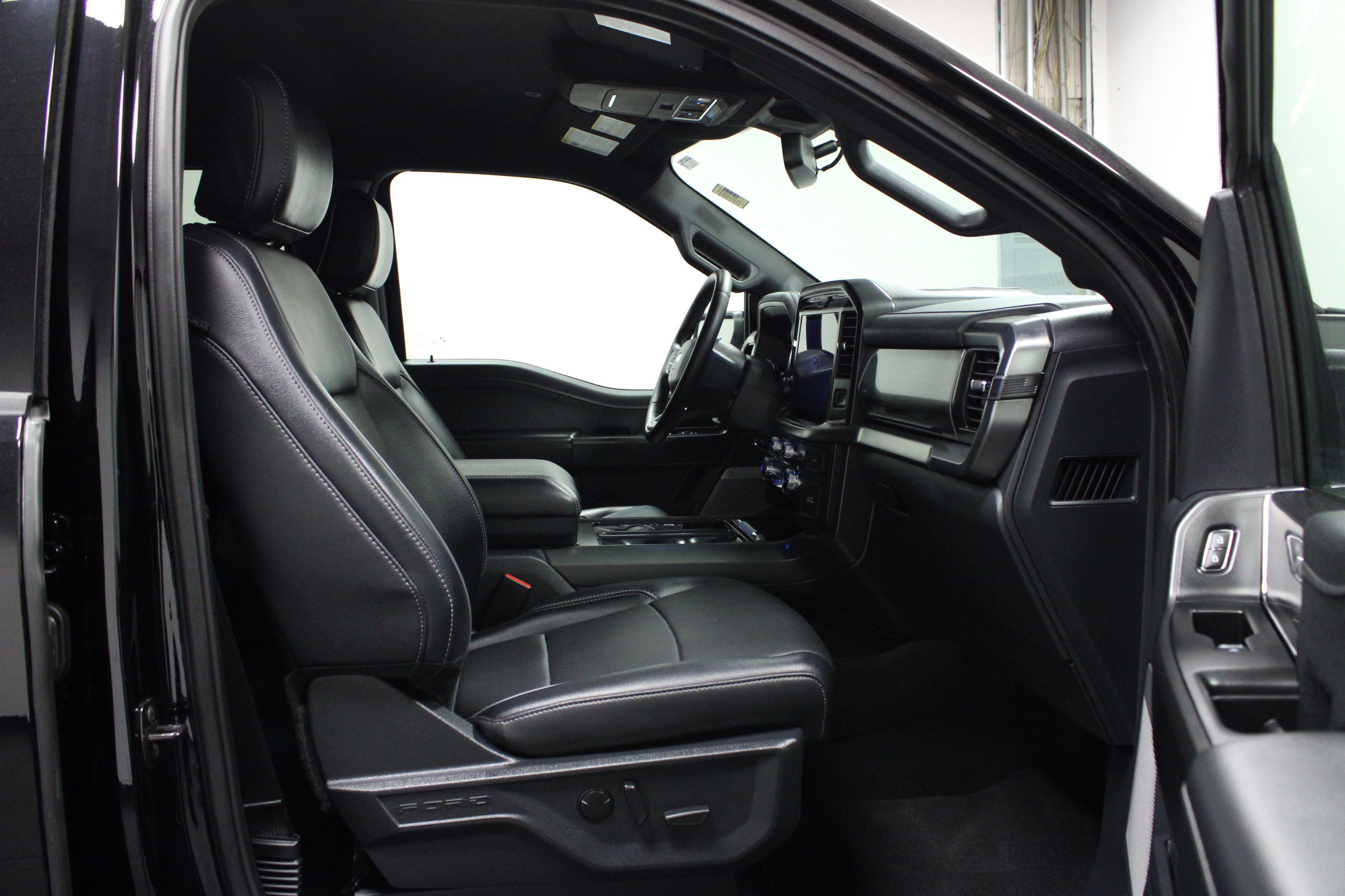 Used 2025 Ford F150 Lariat AWD/4WD image 16