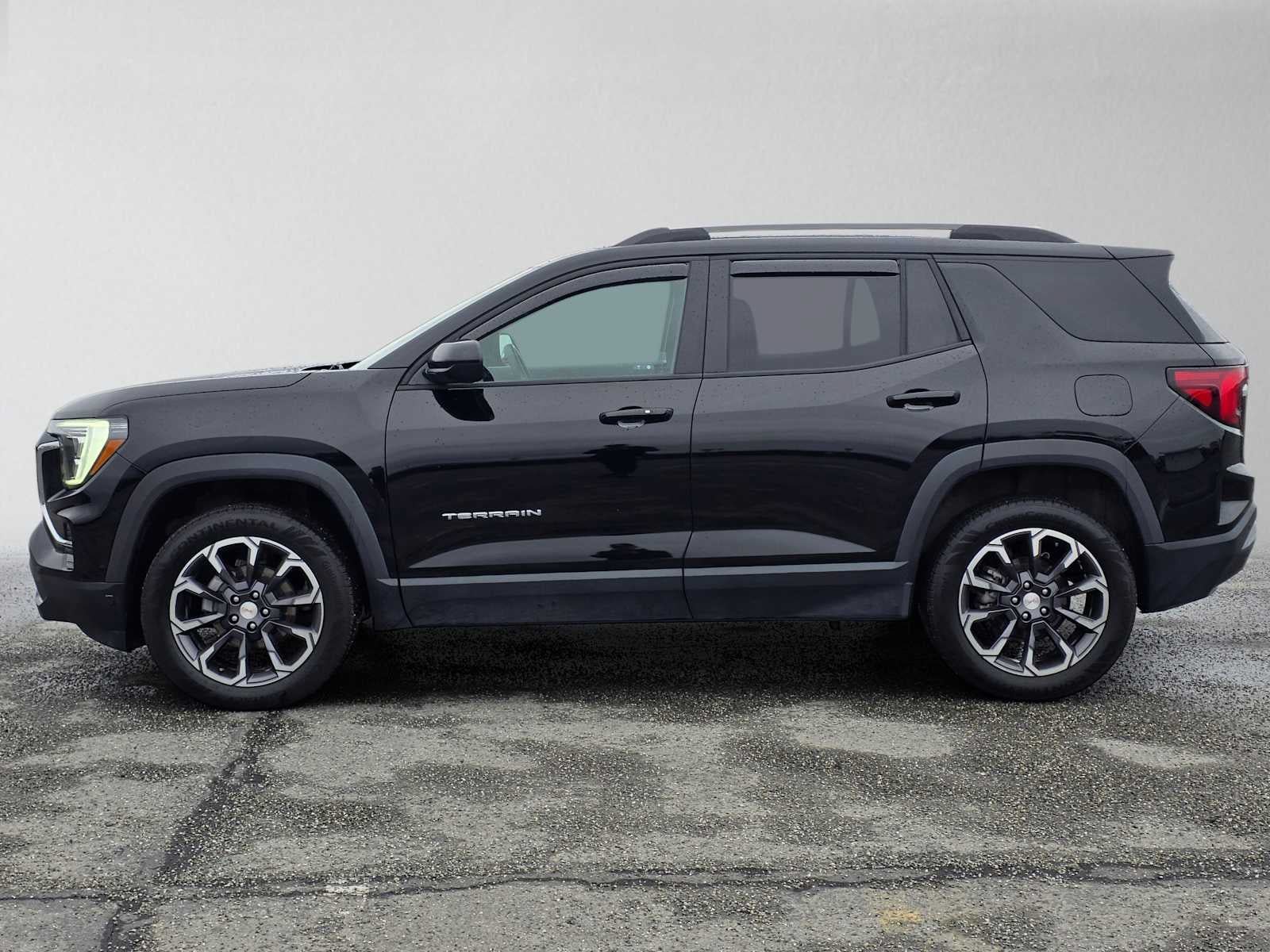 Used 2025 GMC Terrain Elevation w/ Elevation Premium Package AWD/4WD image 6