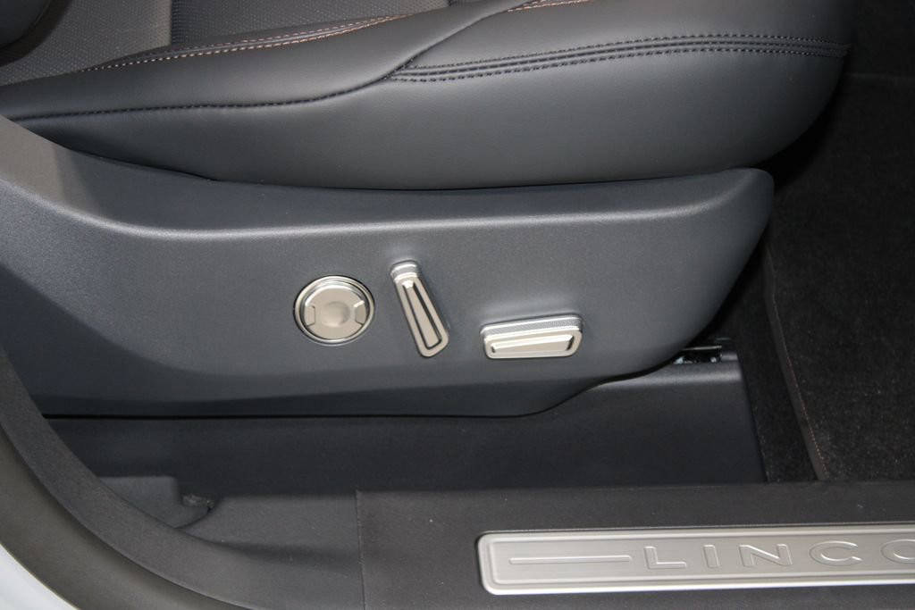 New 2026 Lincoln Nautilus Premier image 27