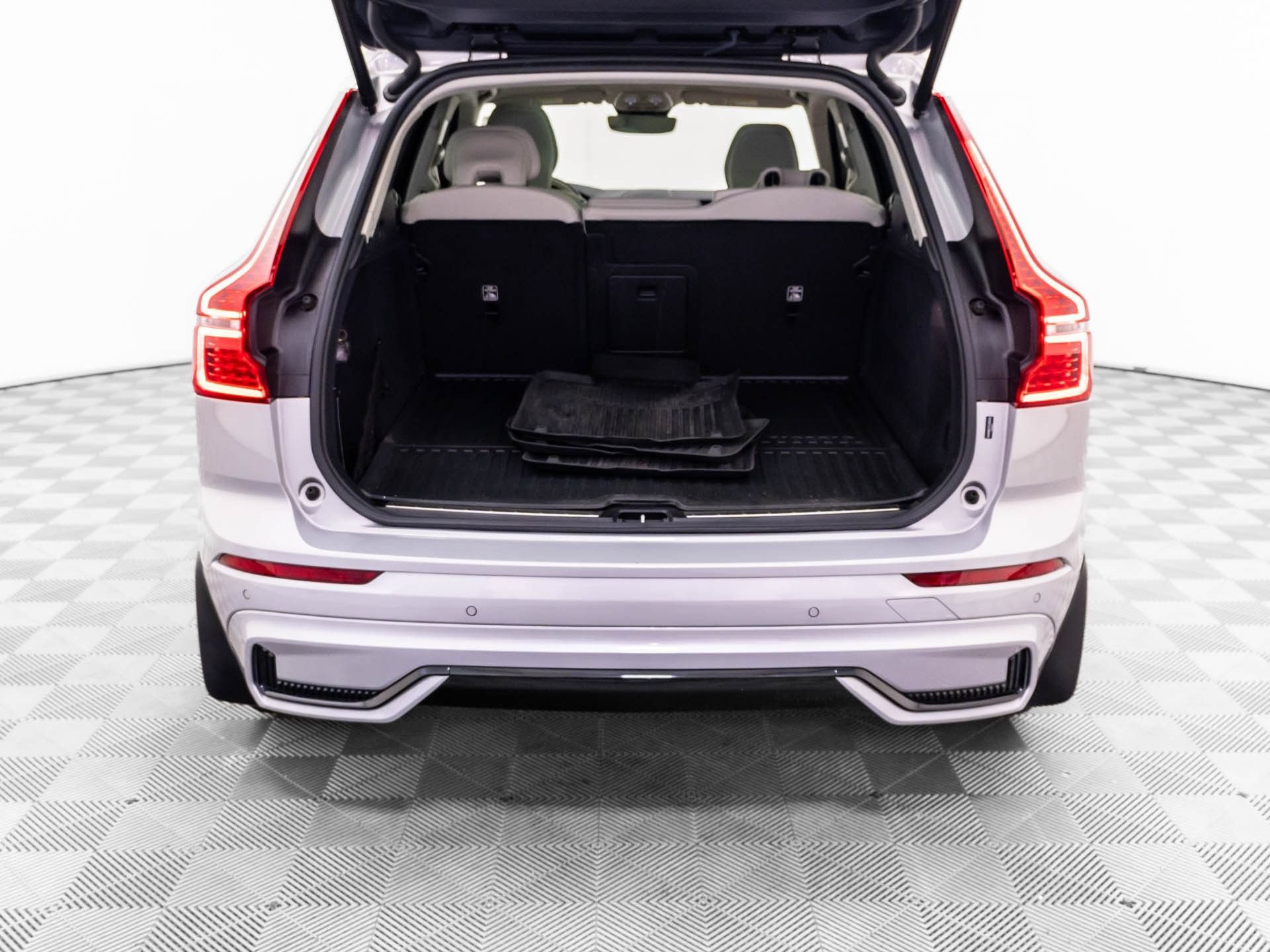 Used 2025 Volvo XC60 T8 Plus w/ Climate Package AWD/4WD image 31