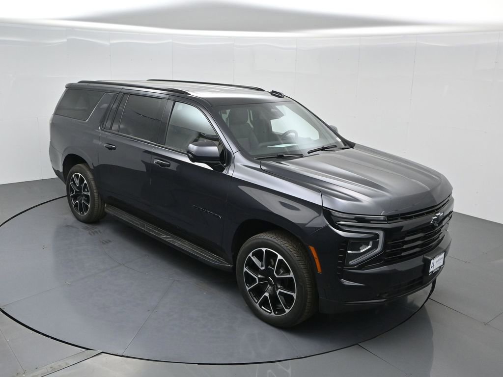 Used 2025 Chevrolet Suburban RST image 31