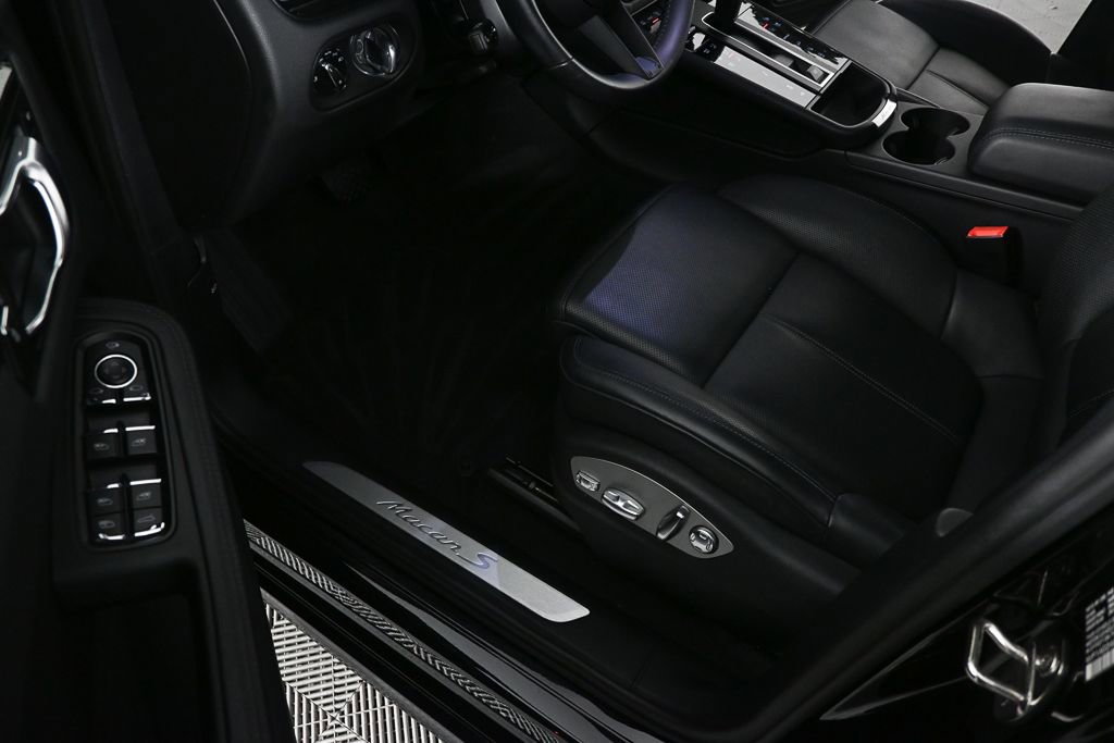 Used 2024 Porsche Macan S w/ Premium Plus Package image 7