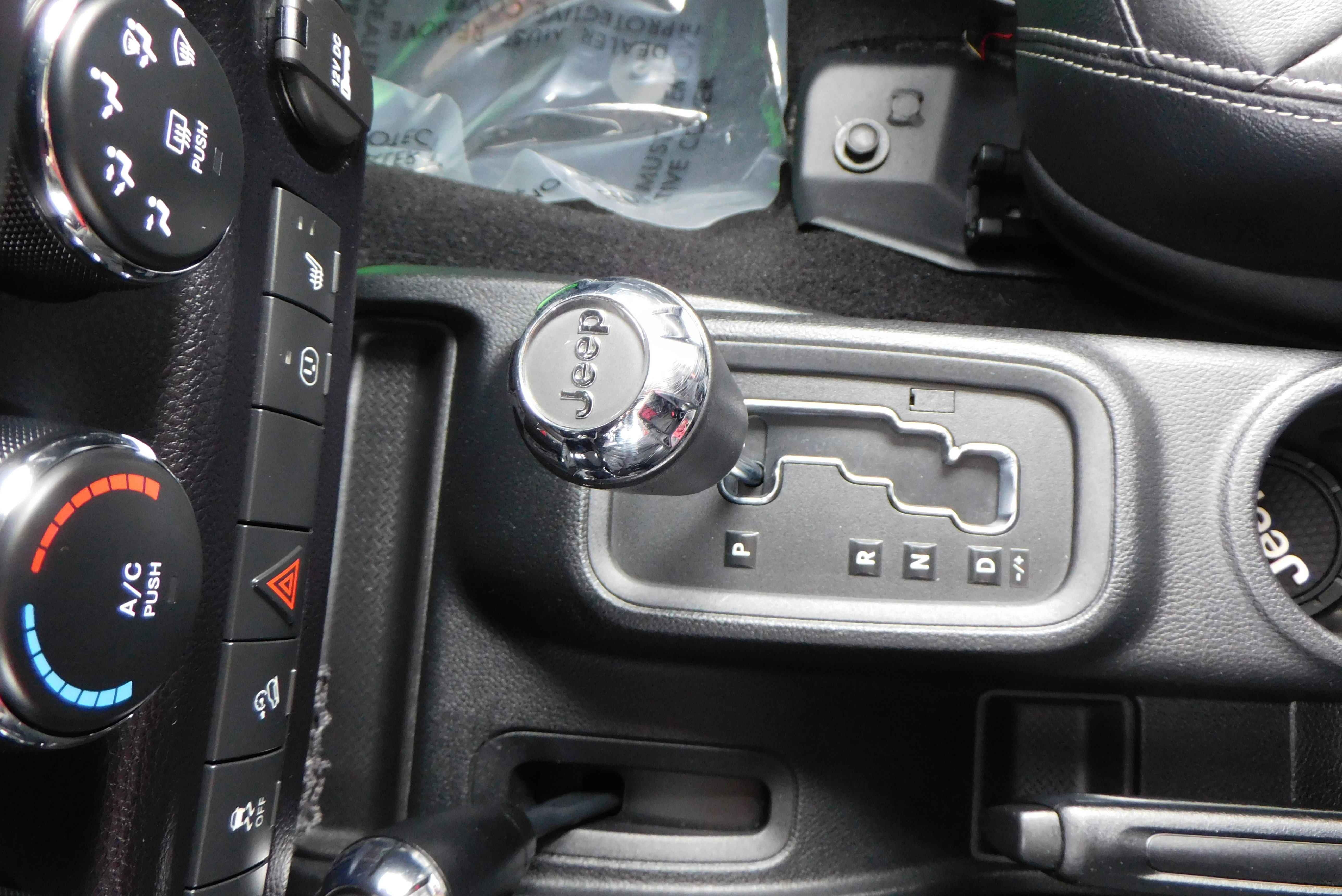 Used 2016 Jeep Wrangler Unlimited Rubicon image 28