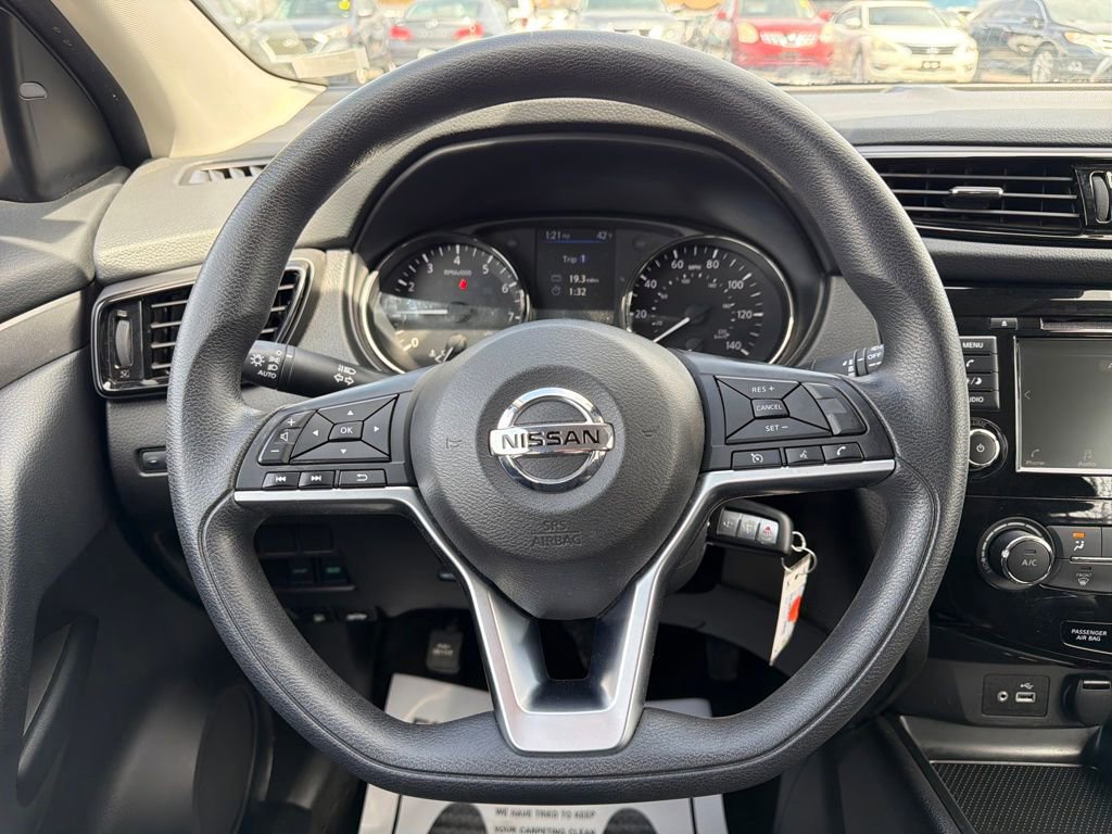 Used 2022 Nissan Rogue Sport S image 17