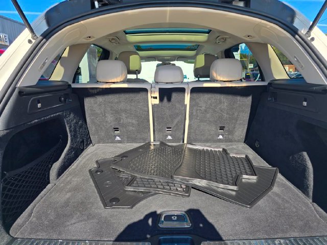 Used 2018 Mercedes-Benz GLC 300 4MATIC image 9
