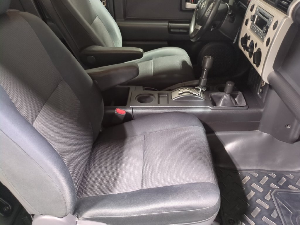 Used 2013 Toyota FJ Cruiser 4WD image 20
