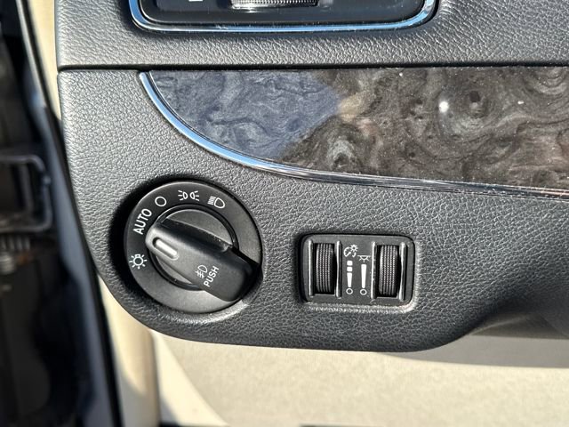 Used 2016 Chrysler Town & Country Touring image 25