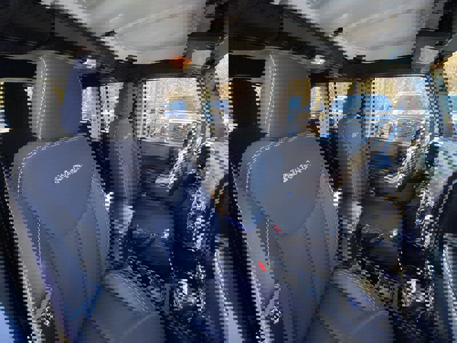 Used 2016 Jeep Wrangler Unlimited Sahara w/ Connectivity Group image 25