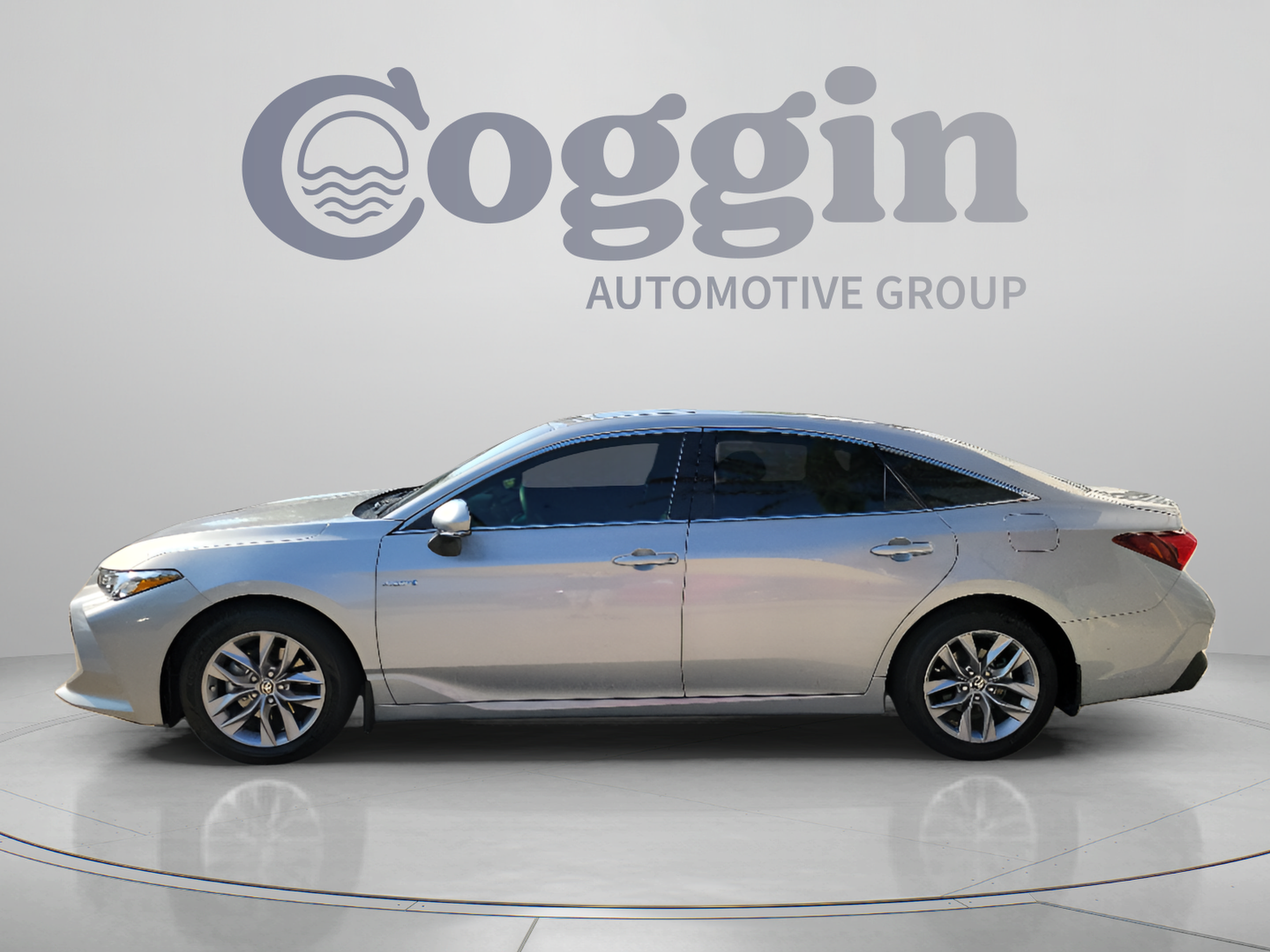 Used 2021 Toyota Avalon XLE w/ Moonroof Package FWD image 2