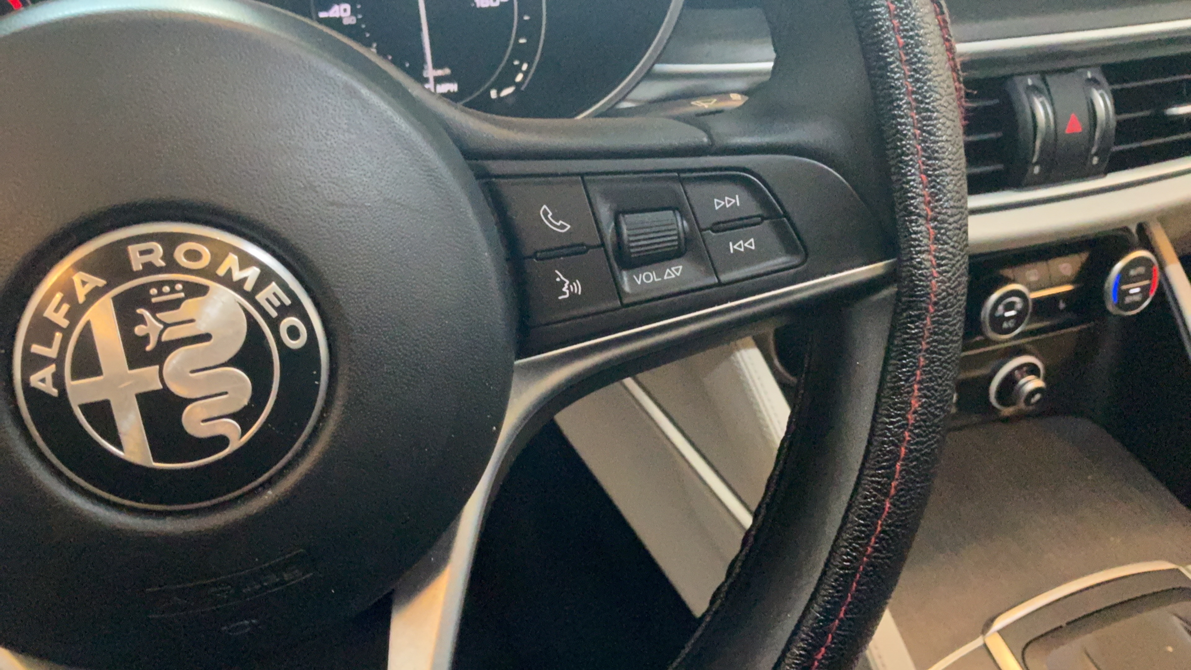 Used 2019 Alfa Romeo Stelvio Ti w/ Nero Edizione AWD/4WD image 22
