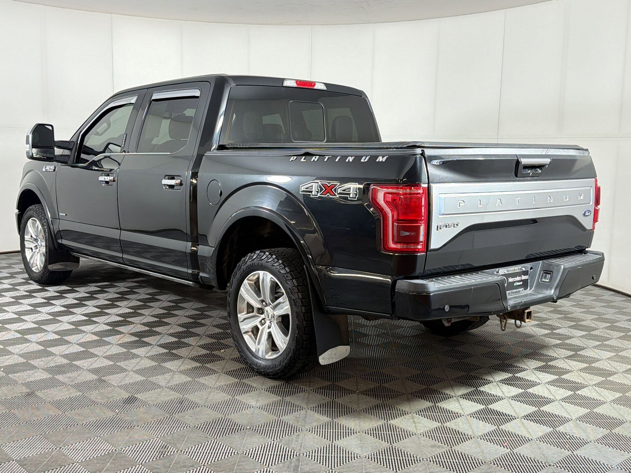 Used 2015 Ford F150 Platinum w/ Equipment Group 701A Luxury AWD/4WD image 3