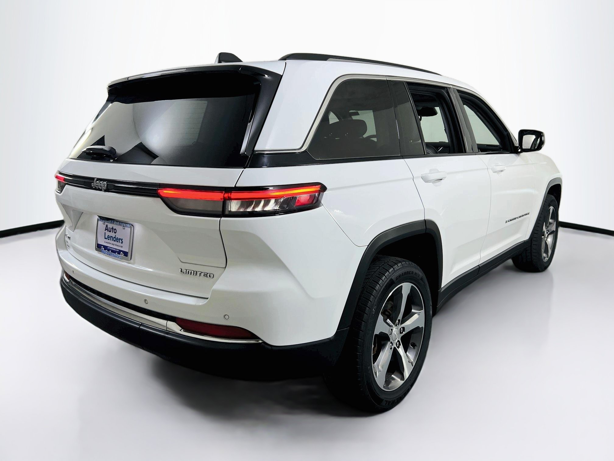 Used 2023 Jeep Grand Cherokee Limited AWD/4WD image 5