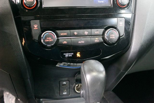 Used 2014 Nissan Rogue SL AWD/4WD image 19