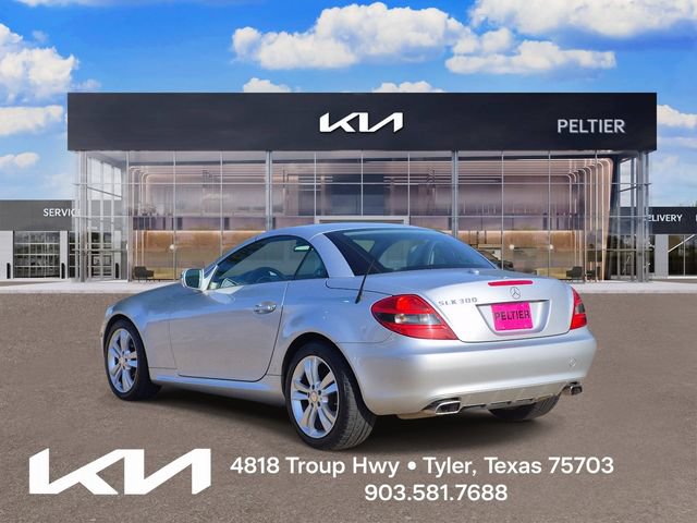 Used 2010 Mercedes-Benz SLK 300 image 4
