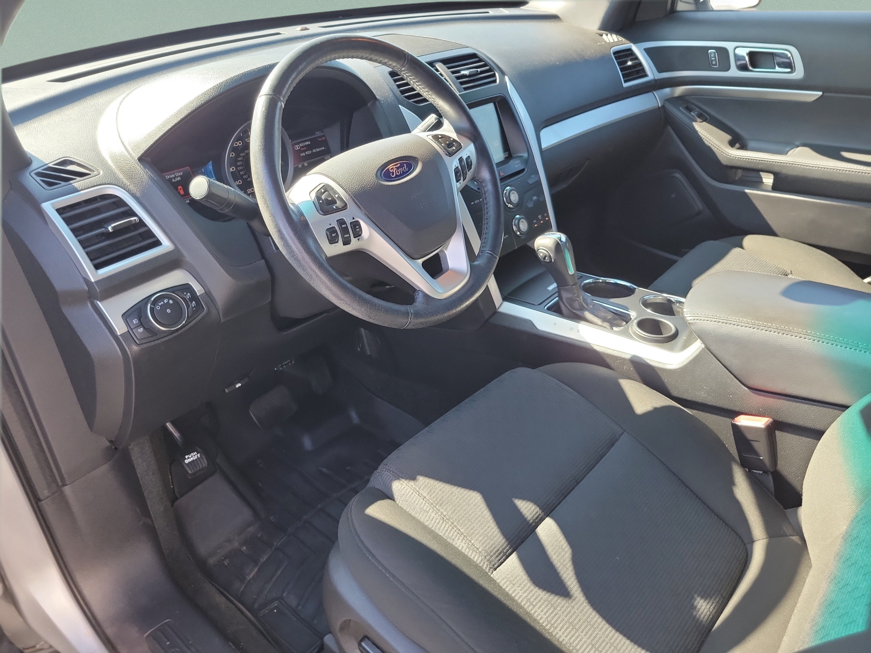 Used 2014 Ford Explorer XLT w/ Equipment Group 201A FWD image 15
