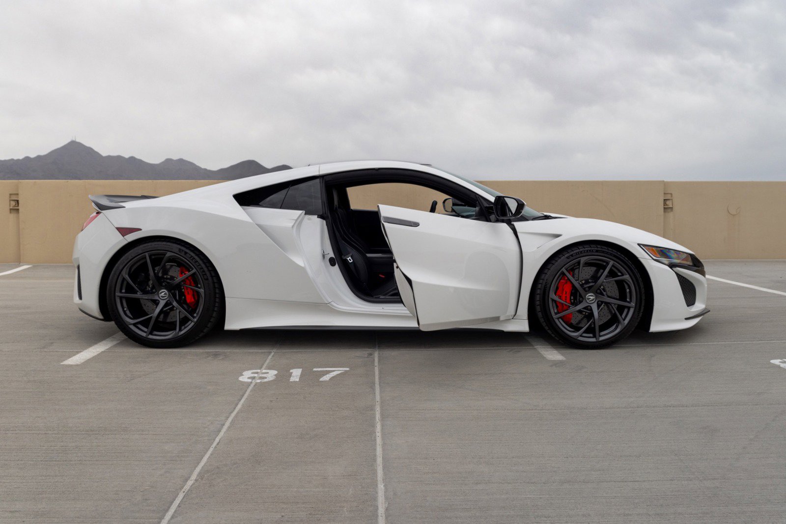 Used 2017 Acura NSX image 29