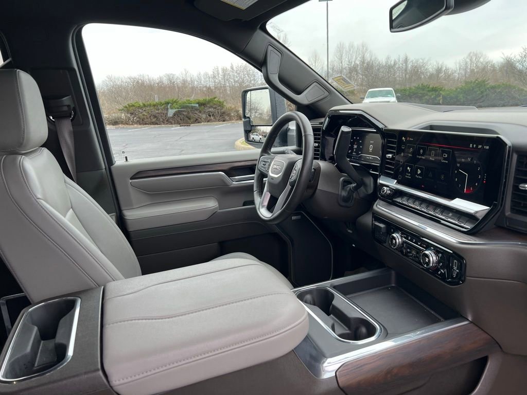 Used 2025 GMC Sierra 2500 SLT w/ SLT Convenience Package image 9