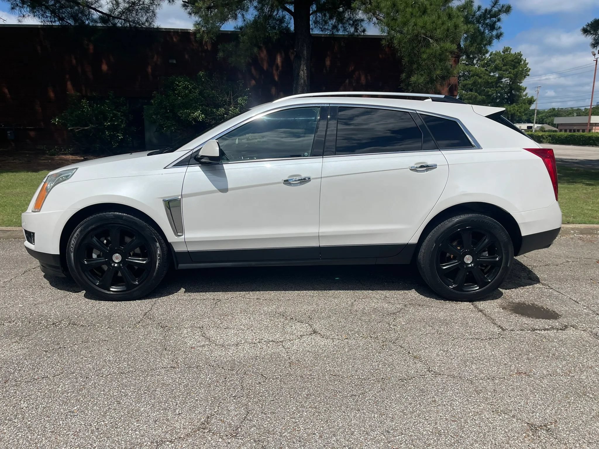 Used 2016 Cadillac SRX Premium FWD image 2