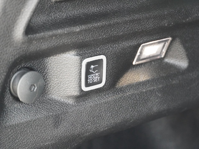 Used 2023 Jeep Grand Cherokee L Limited RWD image 16