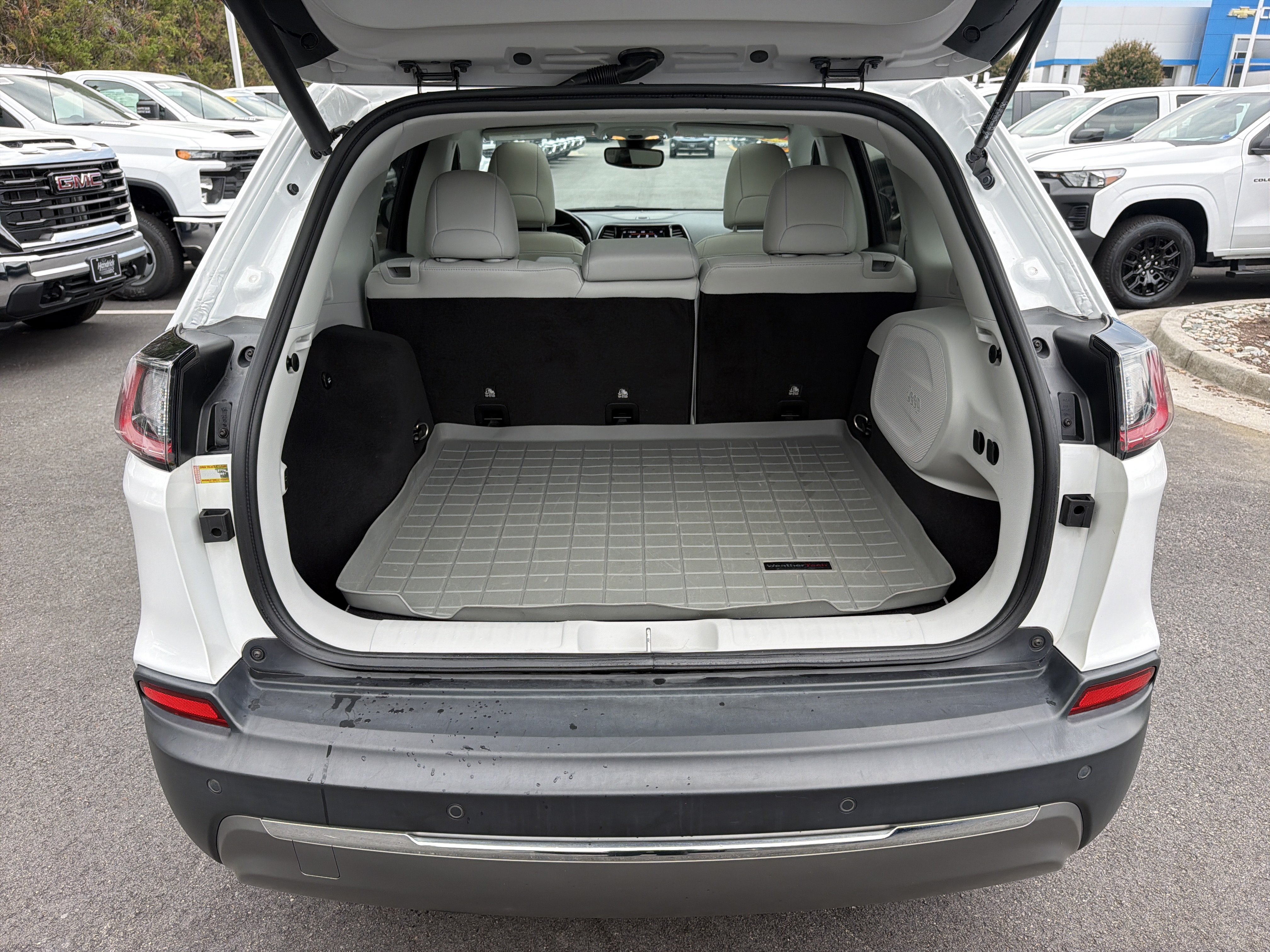 Used 2020 Jeep Cherokee Limited w/ Technology Group FWD image 34