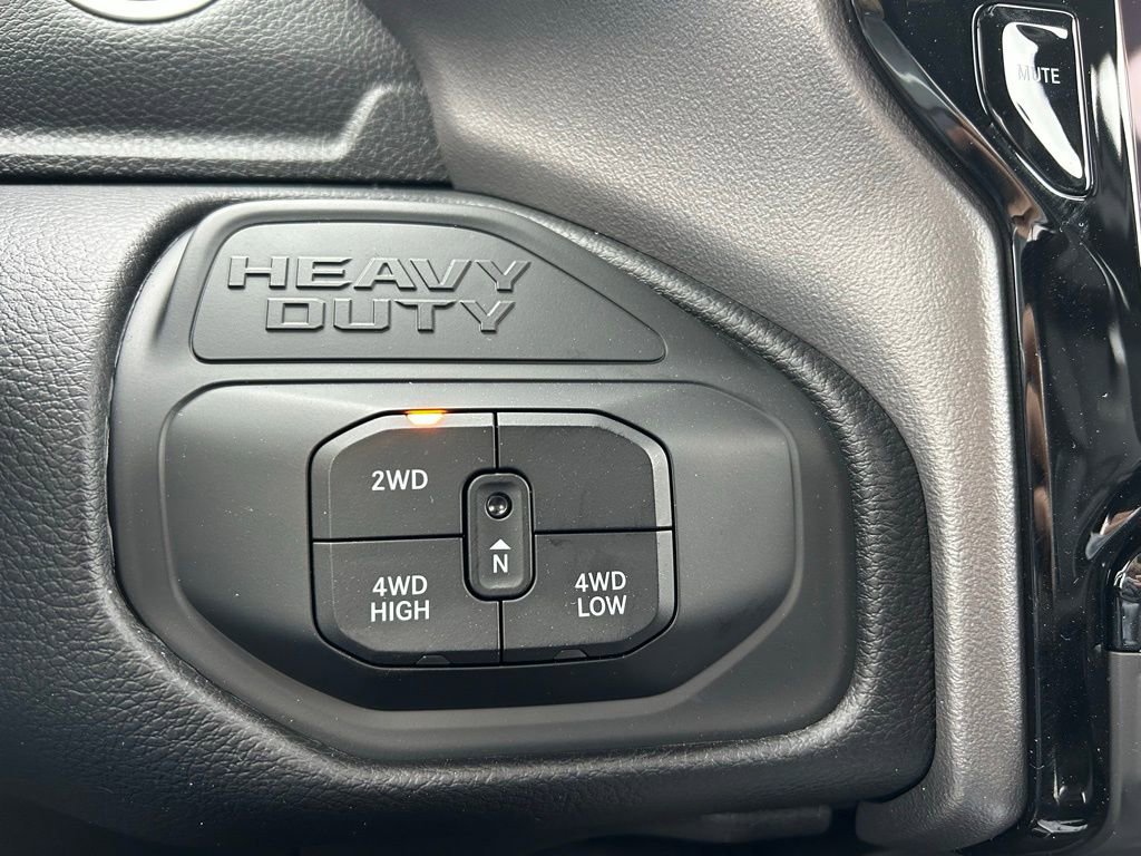 New 2026 RAM 2500 Laramie AWD/4WD image 21