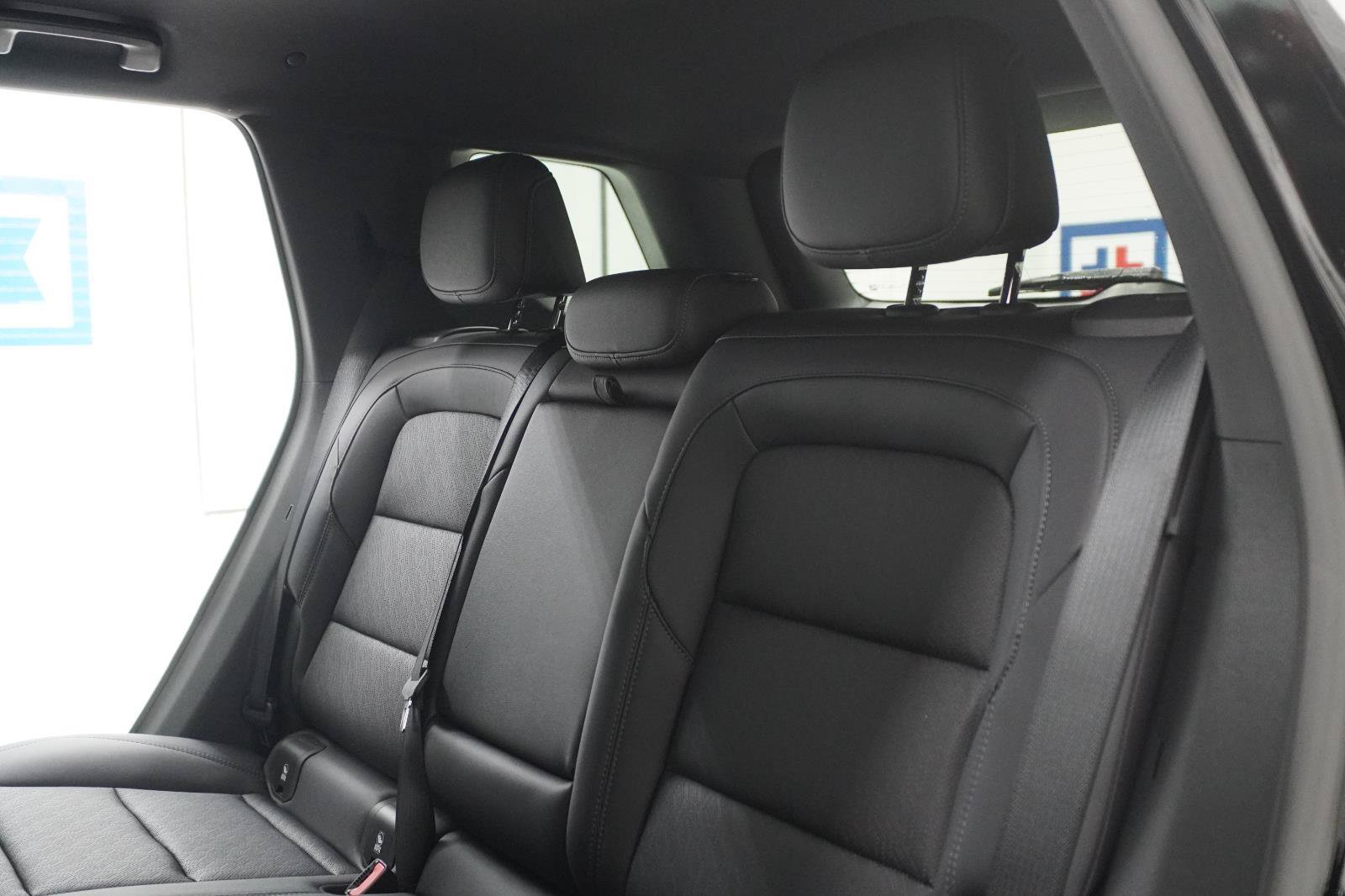 New 2027 Chevrolet Equinox LT w/ Convenience Package II FWD image 24