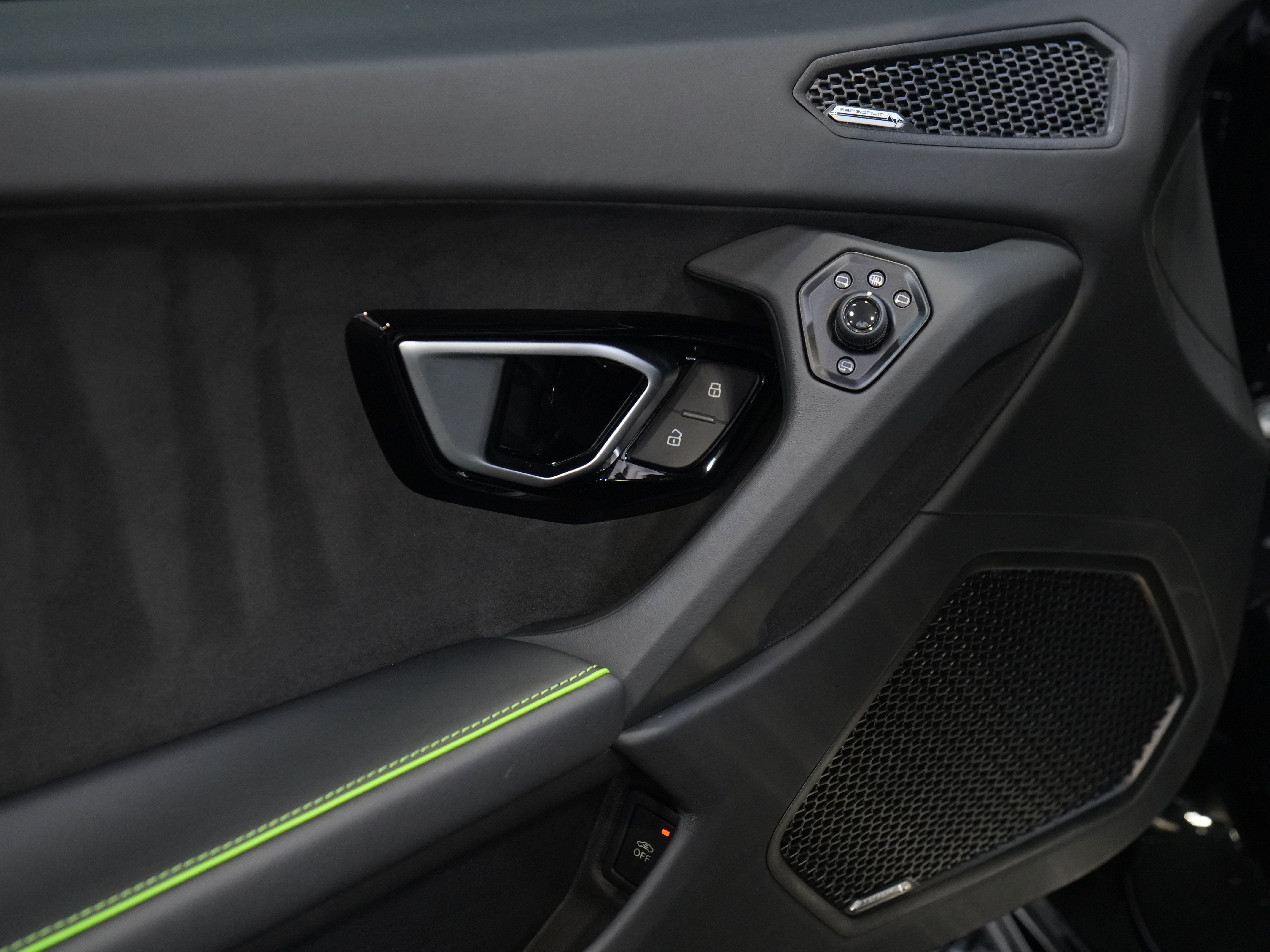 Used 2021 Lamborghini Huracan EVO image 28