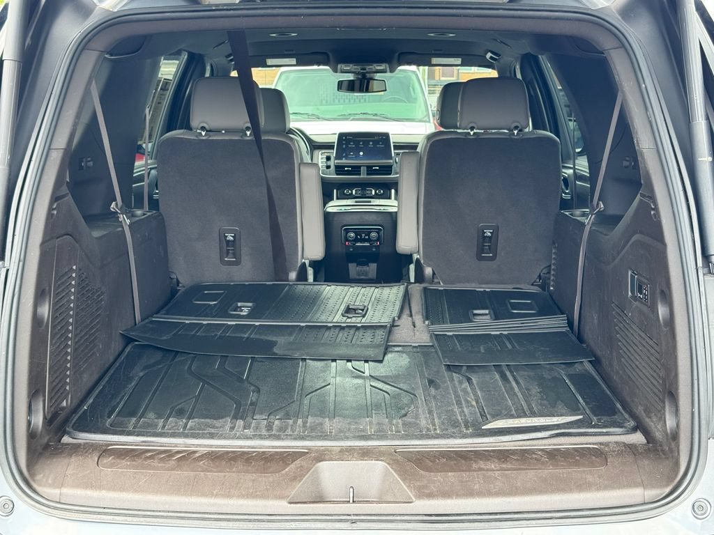 Used 2022 Chevrolet Suburban LT w/ Luxury Package AWD/4WD image 19
