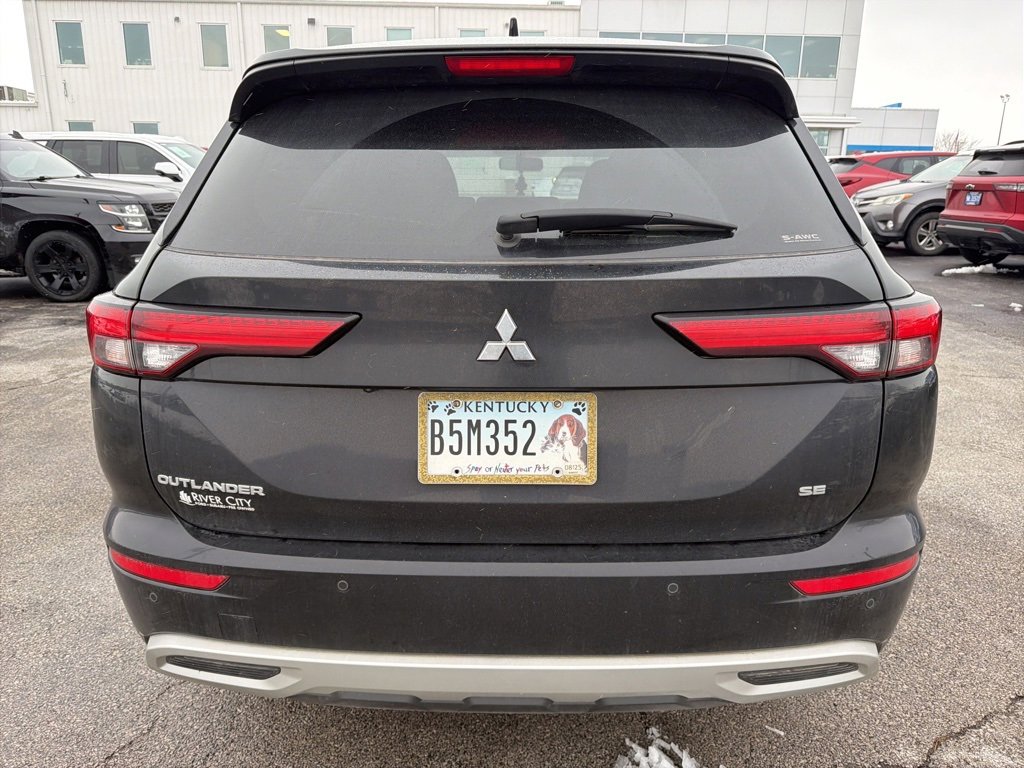 Used 2022 Mitsubishi Outlander SE image 6