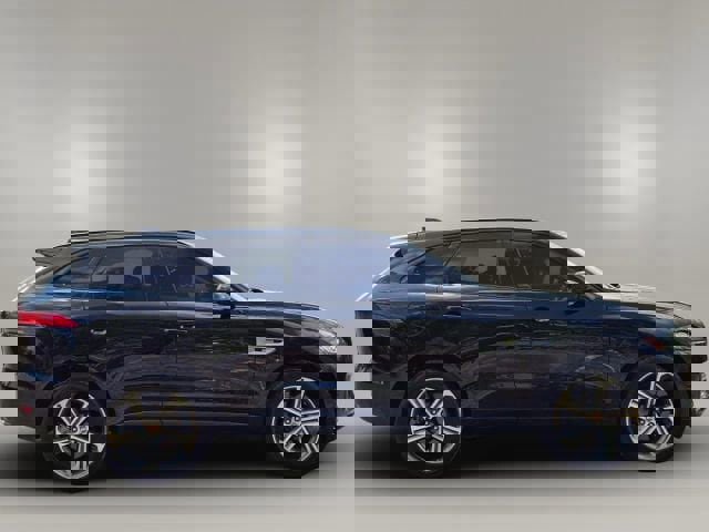 Used 2018 Jaguar F-PACE R-Sport image 4