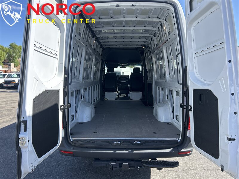 Used 2025 Mercedes-Benz Sprinter 2500 image 9