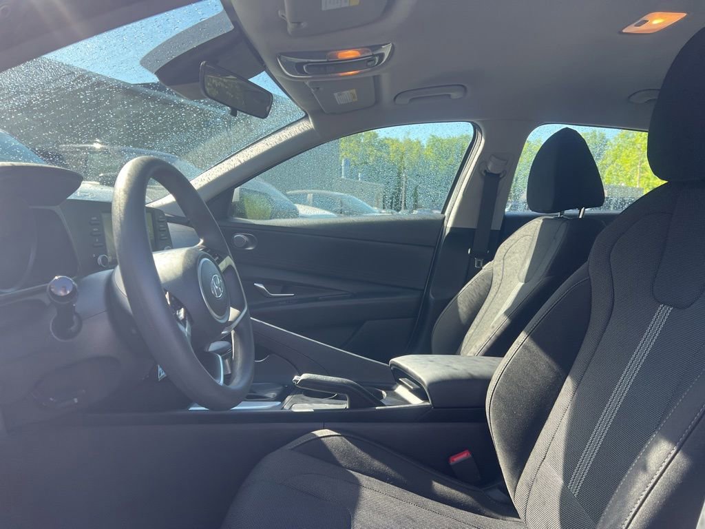 Used 2023 Hyundai Elantra SE FWD image 11
