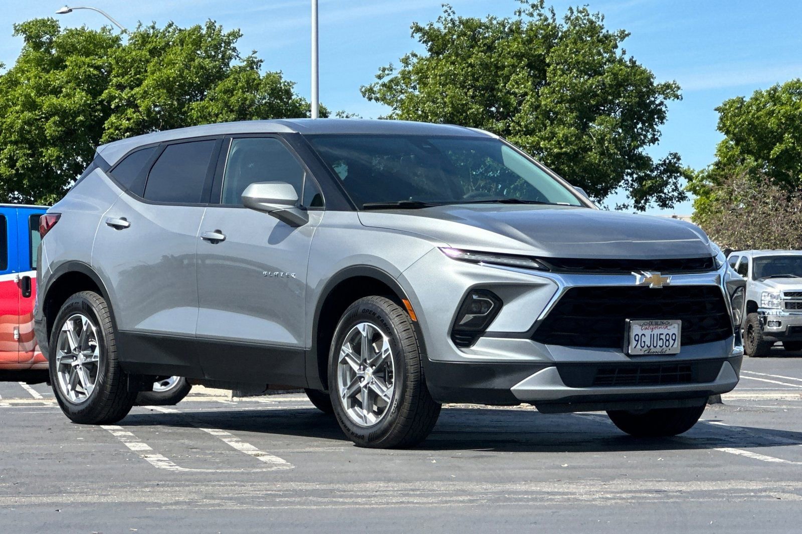 Used 2023 Chevrolet Blazer LT FWD image 2