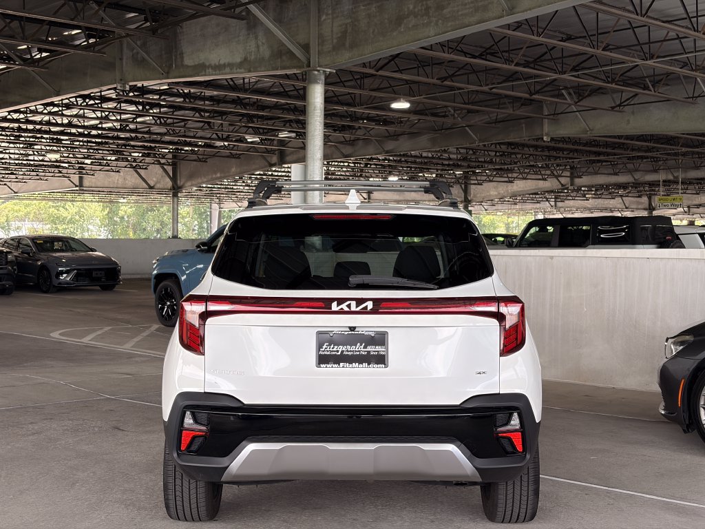 Used 2024 Kia Seltos SX w/ SX Sunroof Package AWD/4WD image 9