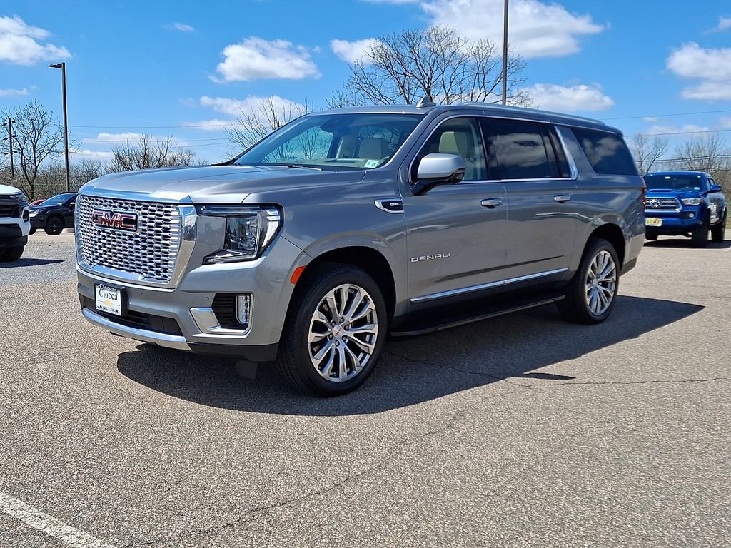 Used 2023 GMC Yukon XL Denali AWD/4WD image 6