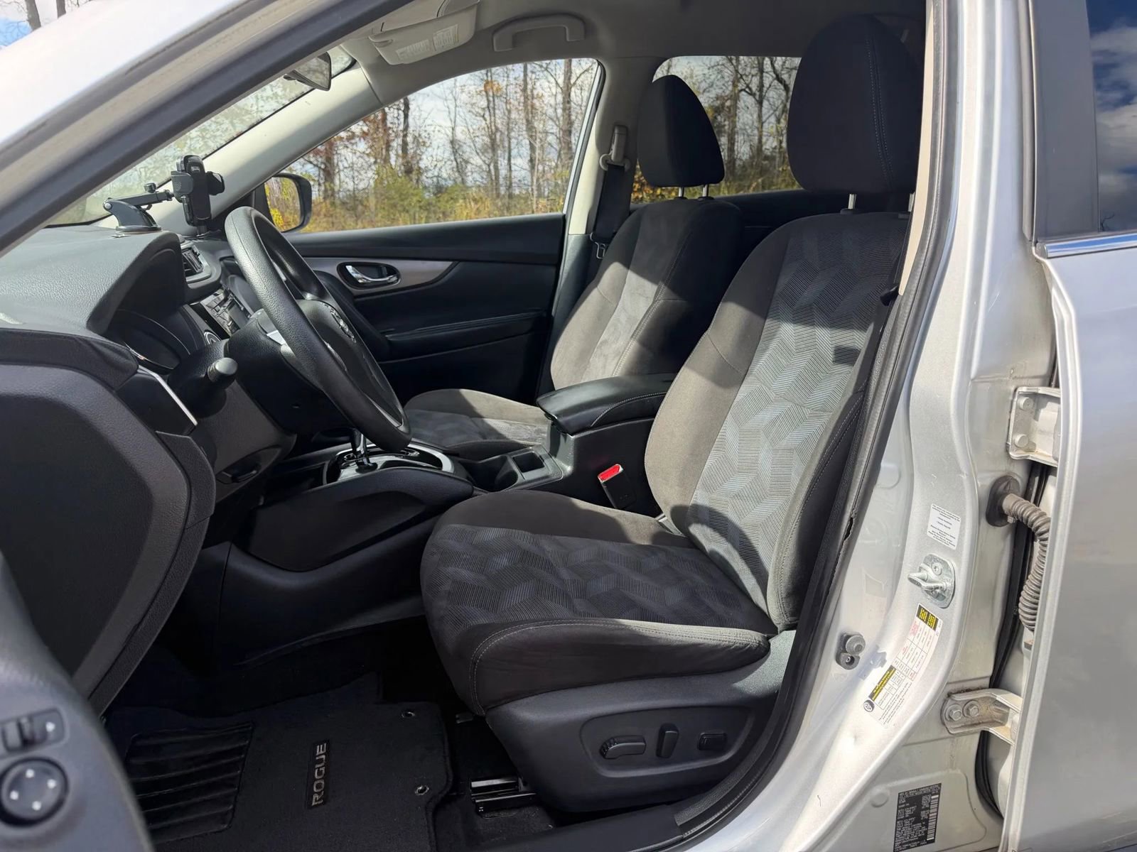 Used 2015 Nissan Rogue SV AWD/4WD image 8