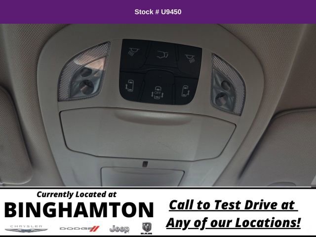 Used 2023 Chrysler Pacifica Touring-L image 23